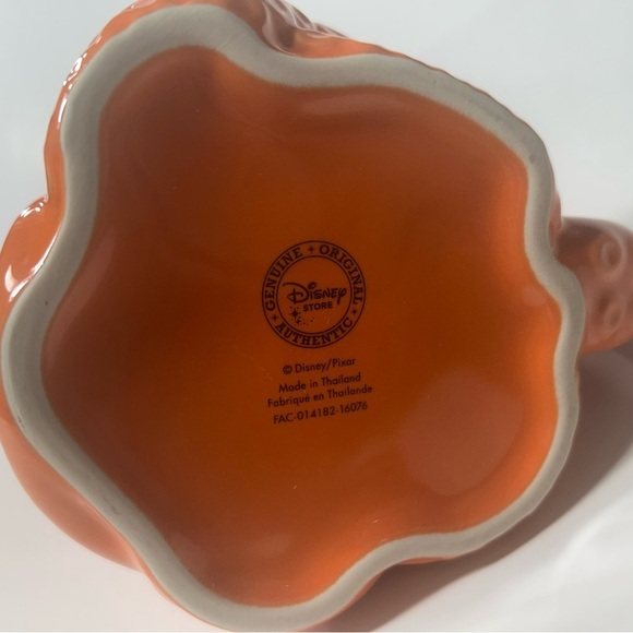 Disney / Finding Dory - Hank the Octopus - 16 oz Orange 3D Mug 🐙☕️ - Picture 8 of 10